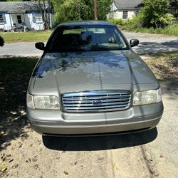2004 Ford Crown Victoria