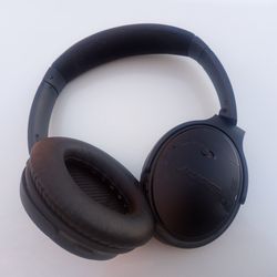 Bose Q35 Noise Reduction Bluetooth Headphone. Works Excellent. Small Scratch And Dent On Back Visible In Picture. Pick Up Fremont No Lowball No Trades