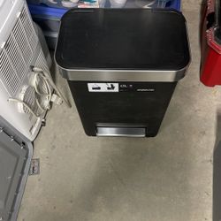 Simplehuman 45 Liter  Trash can. Brand New