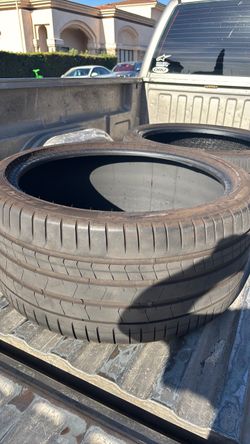 I have one tire in great condition. It has about 80% size number 315/30/22.