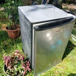 Mini Fridge  31'32  $75 
