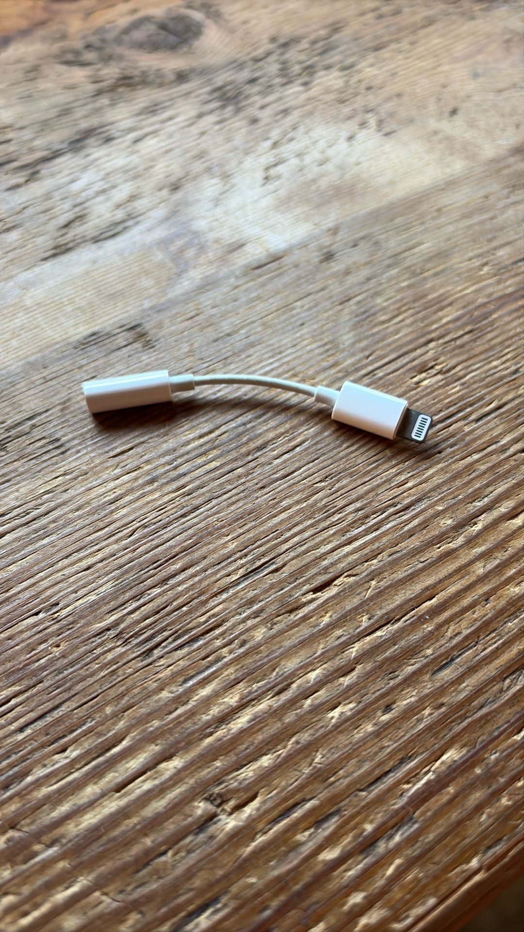 Apple Lightning to 3.5 mm Headphone Jack Adapter