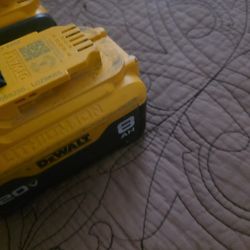 DEWALT BATTERIES 8 AND 6 AMP