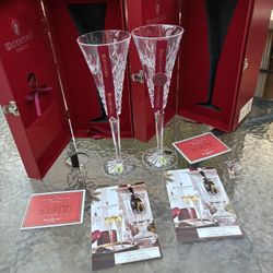 Two beautiful vintage Waterford Two turtle Dove Fine Crystal Flutes   