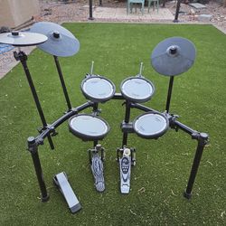 Roland TD-1DMK Elec Drum Set, double pedal kit, additional 10 inch symbol, and PDP seat. $400 OBO