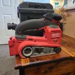 Milwaukee Fuel Belt Sander 