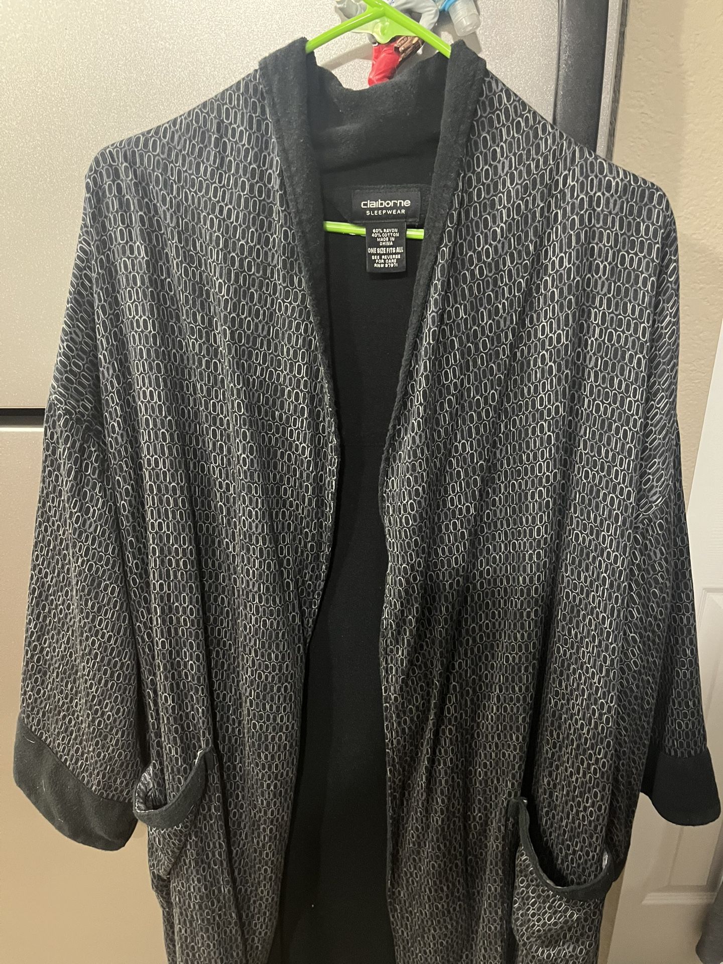 Perf Condition Men’s Black Claiborne One Size Fits All Sleepwear Robe