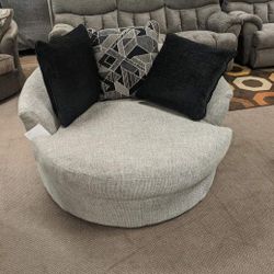 Brand New ♥️Benchcraft Living Room Megginson Oversized Chair©