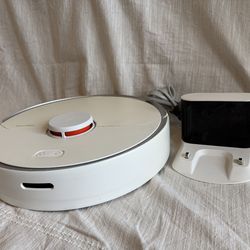 Roborock S6 Pure Robot Vacuum - Works Great