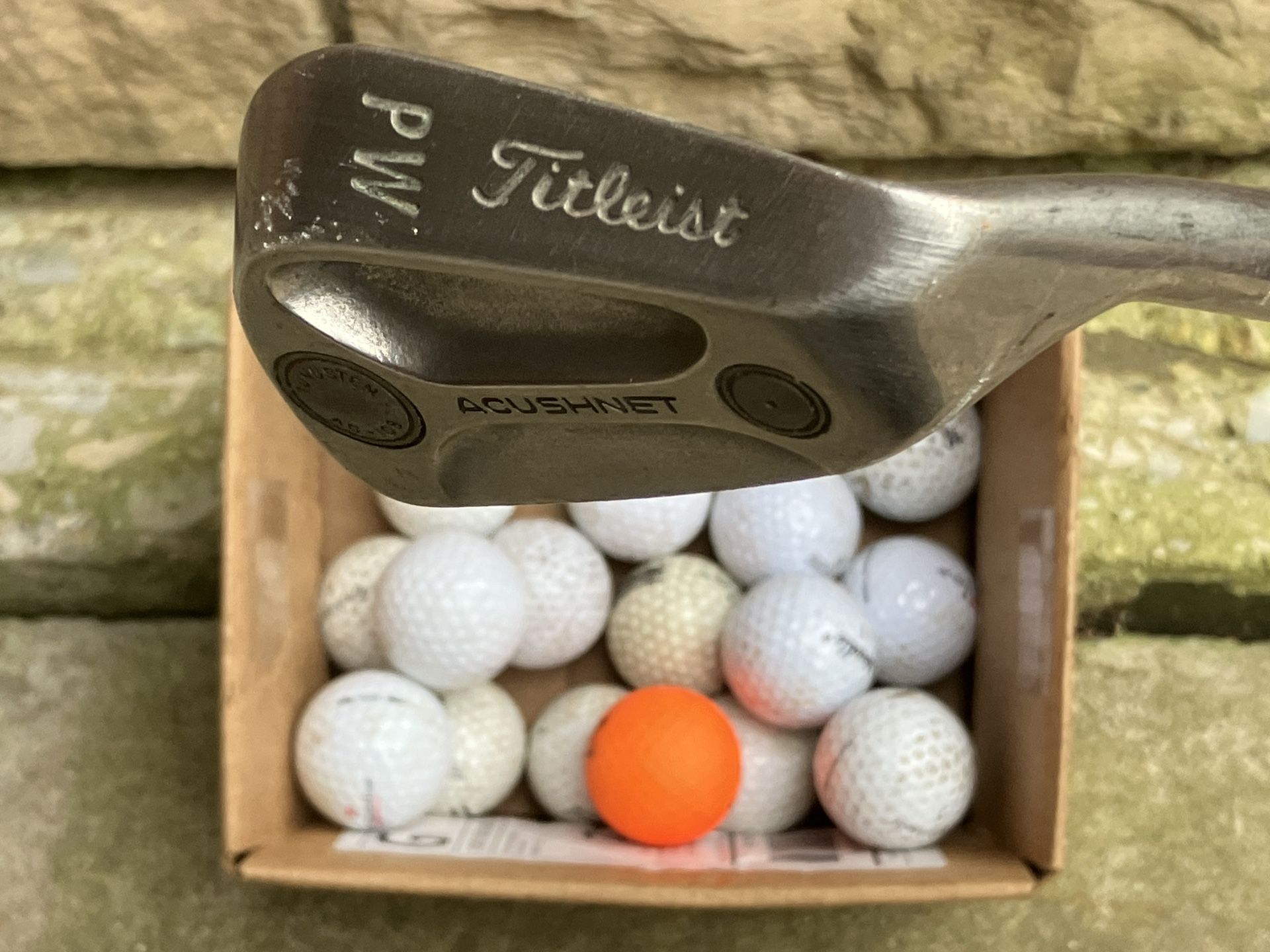 Titliest pitching wedge.. vintage nice.