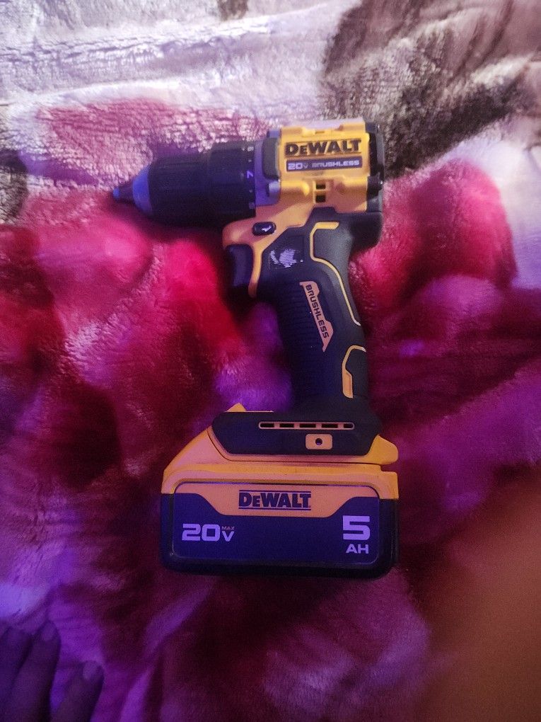 DEWALT 20V MAX XR Brushless Cordless 1/2 in. Drill/Driver.