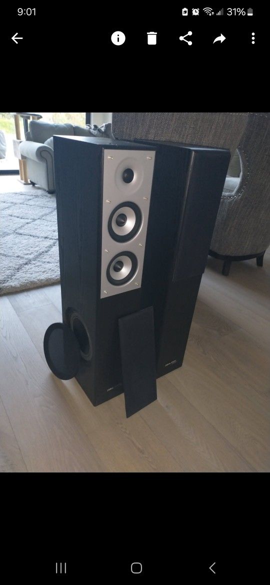 Dahlton floor standing speakers