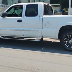 GMC Sierra 1500   (5500)