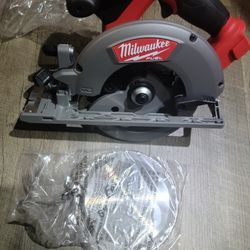 Milwaukee M18 FUEL 6-1/2 in. Circular Saw