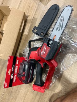 Milwaukee M18” FUEL HATCHET 8” Pruning SAW throwing in a 8-0 FORGE battery.. BRAND NEW.. $350