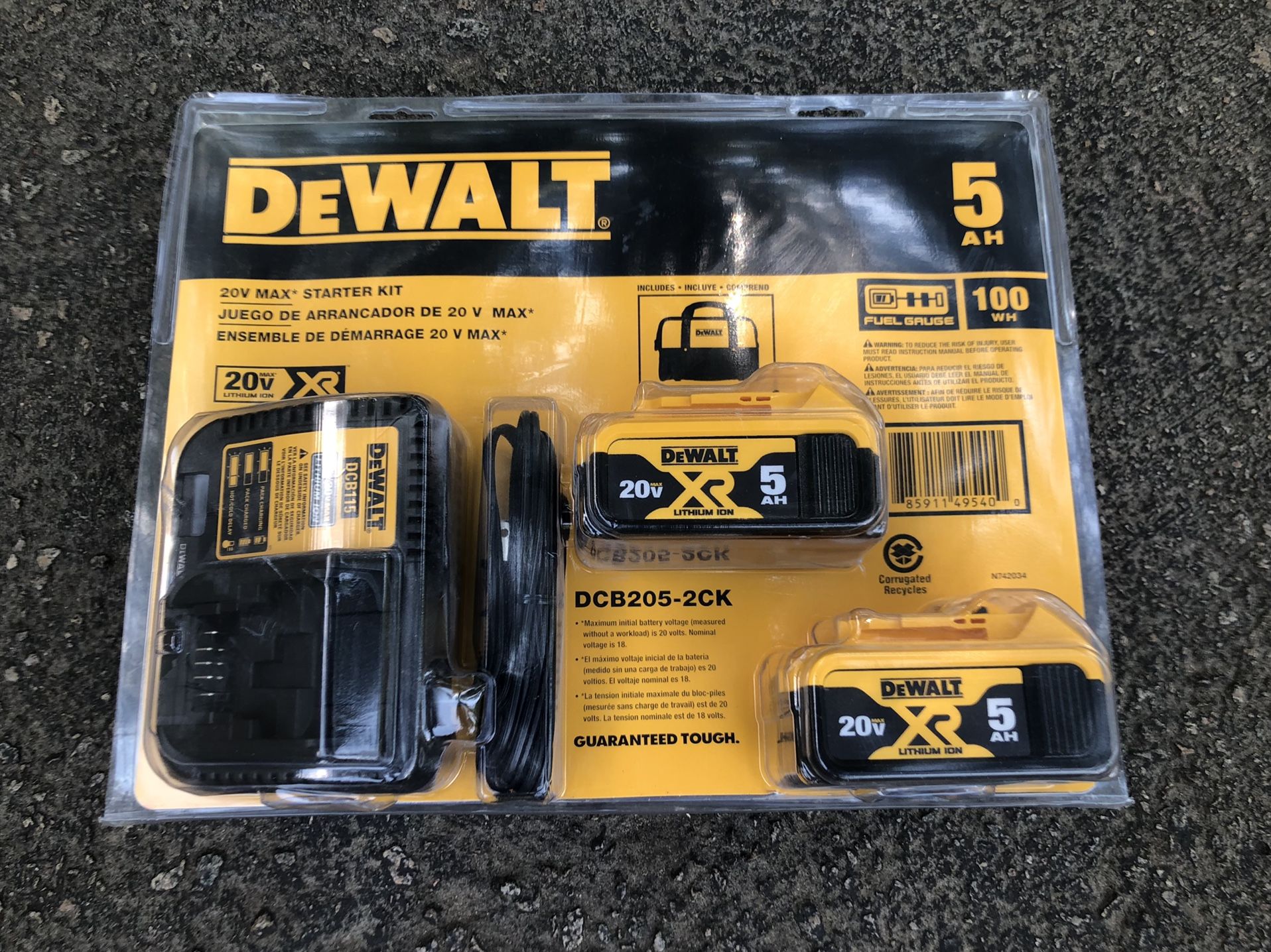 DEWALT 20-Volt MAX XR Premium Lithium-Ion 5.0Ah Battery Pack (2-Pack), Charger & Kit Bag