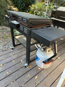 Blackstone griddle with hood