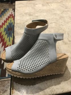 Skechers wedge shoes size 7