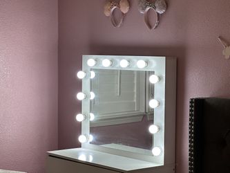 Vanity With Pink velvet chair 💕