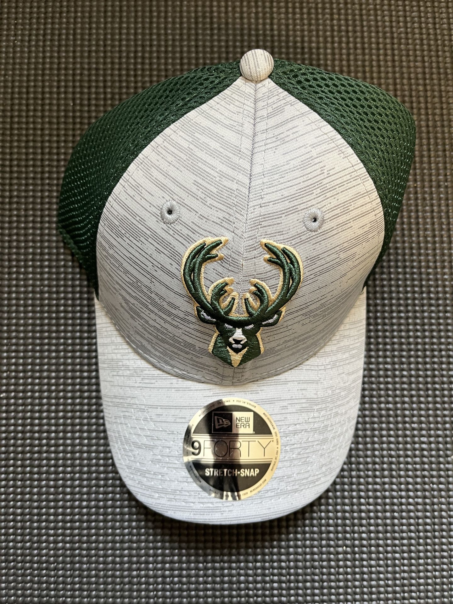 New Era 9FORTY Active D3 Gray Milwaukee Bucks Adjustable Hat