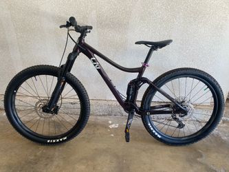 Liv / Giant Embolden medium mountain bike