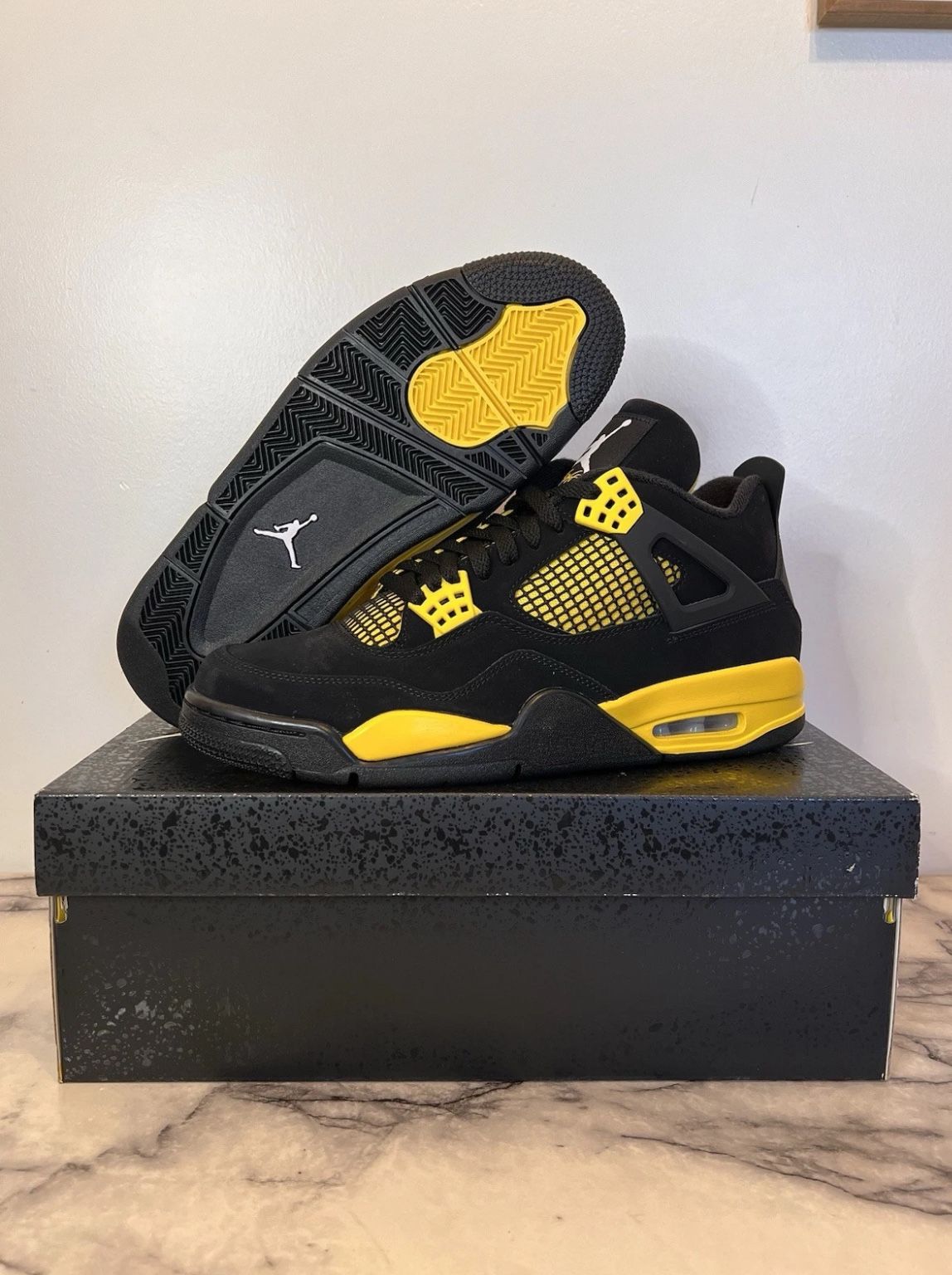Jordan 4 Thunder - Sz 10.5