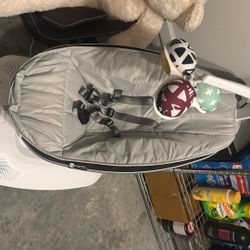 4 Moms mamaroo