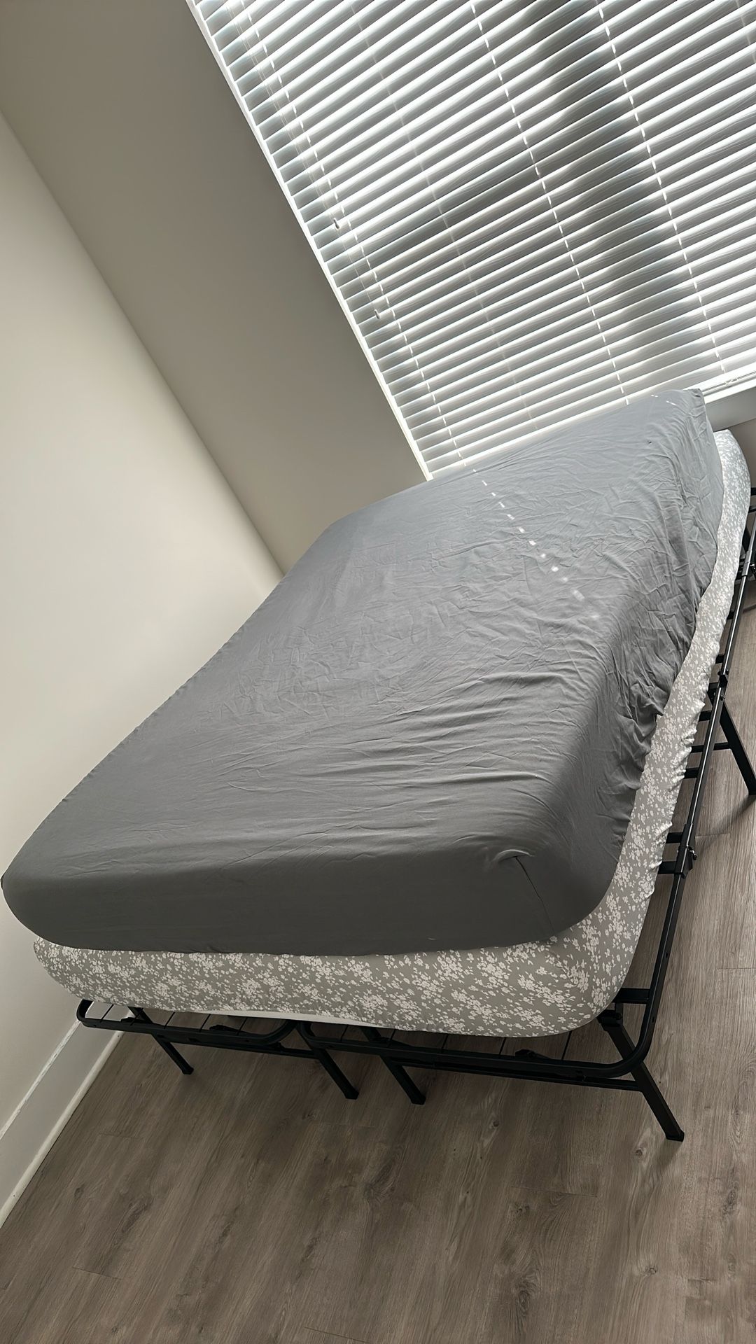 Full Size matress + Bedframe (Barely Used)