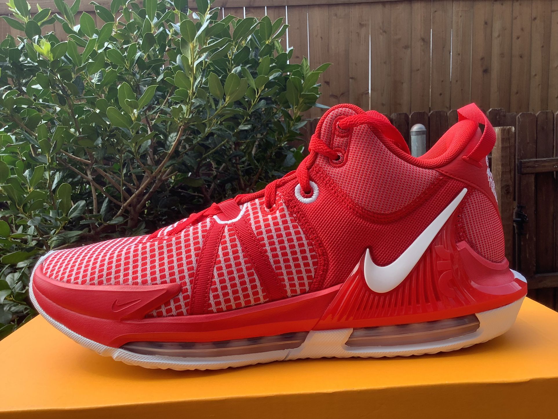 NEW MENS NIKE LEBRON WITNESS VII 7 RED BASKETBALL SNEAKERS Sz 11.5