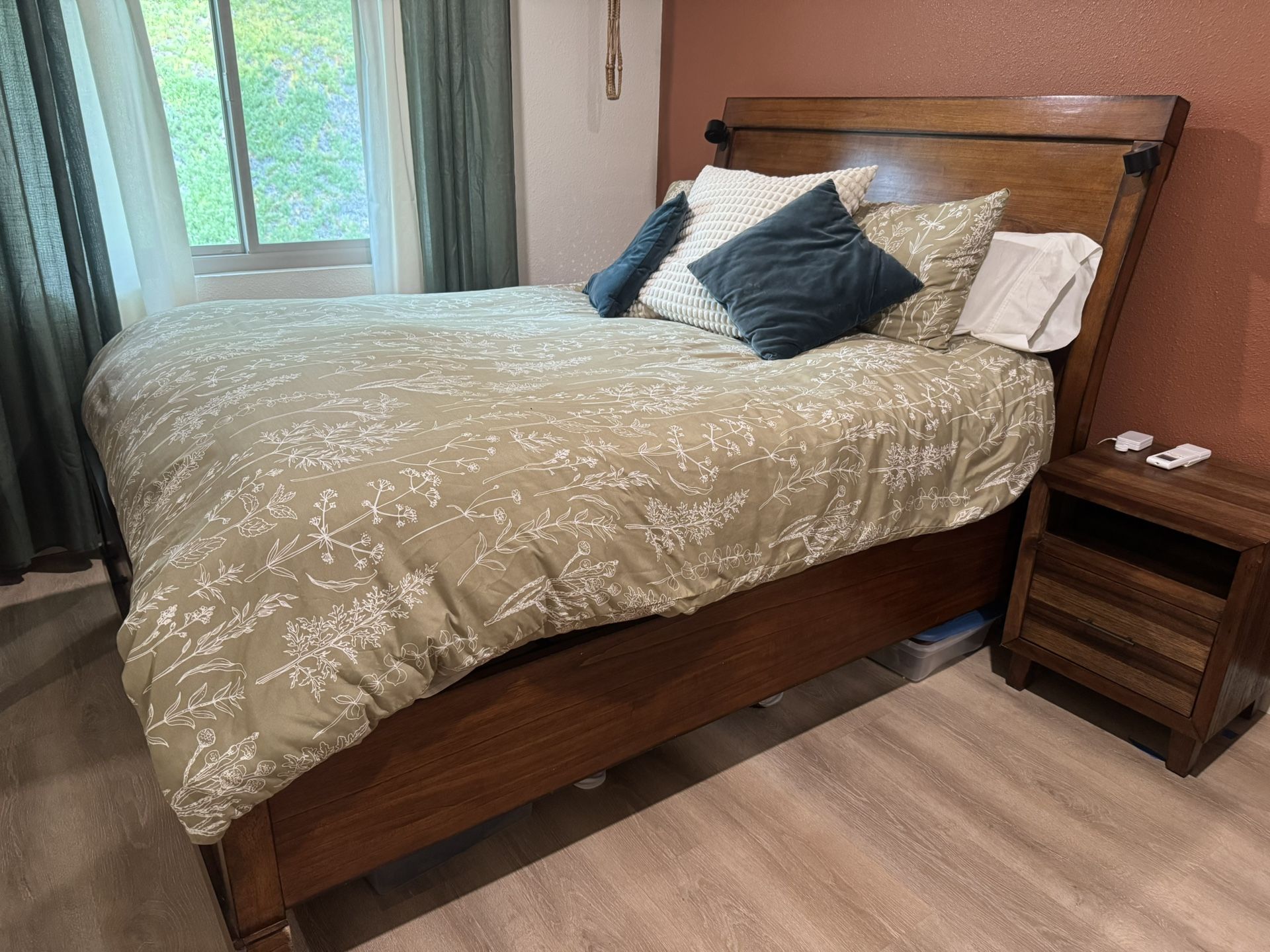 Wood Bed Frame And Queen Mattress