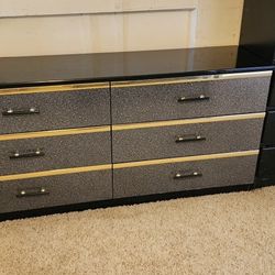 4 Piece Bedroom Set.