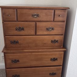 Beautiful 5 drawer dresser