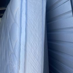 Queen Size Mattress  And Box Spring 