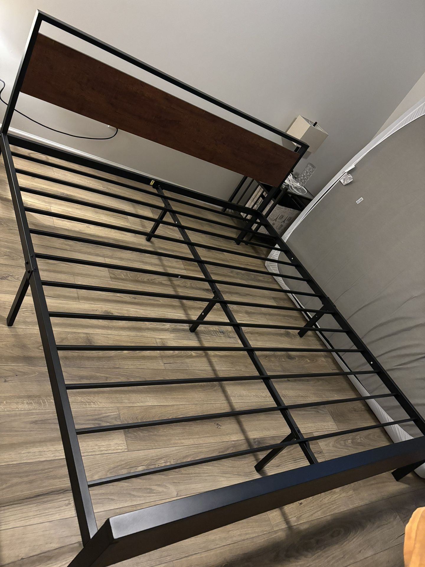 King Sized Hybrid Mattress And Bed Frame