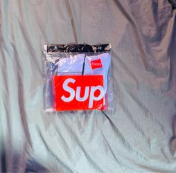 Supreme socks