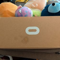 Meta Quest 2 (Like New)