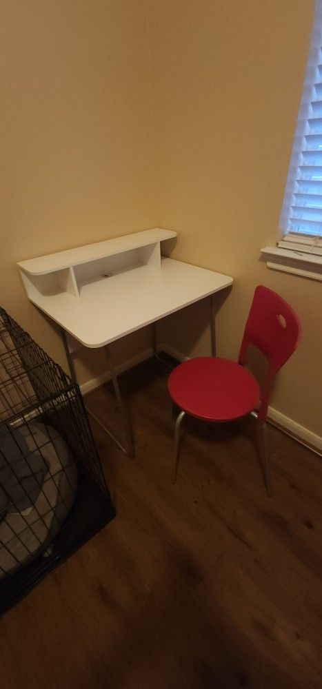 Small Desk And Chair