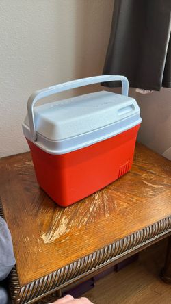 Rubbermaid Cooler 