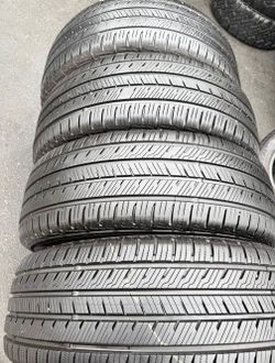 265-50R20 YOKOHAMA tires usadas en perfecta condición 80%life
