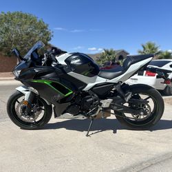 Kawasaki Ninja 650 Black And Green 2022
