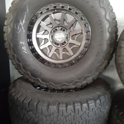 Bendo Un Set De RINES Nuevos Con Llantas Usados 31570R17 Para Toyota Tacoma Chevy Silverado 
