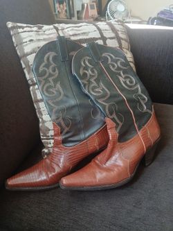 Western vintage ladies cowgirl boots