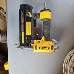 Dewalt 18 Finish Nailer