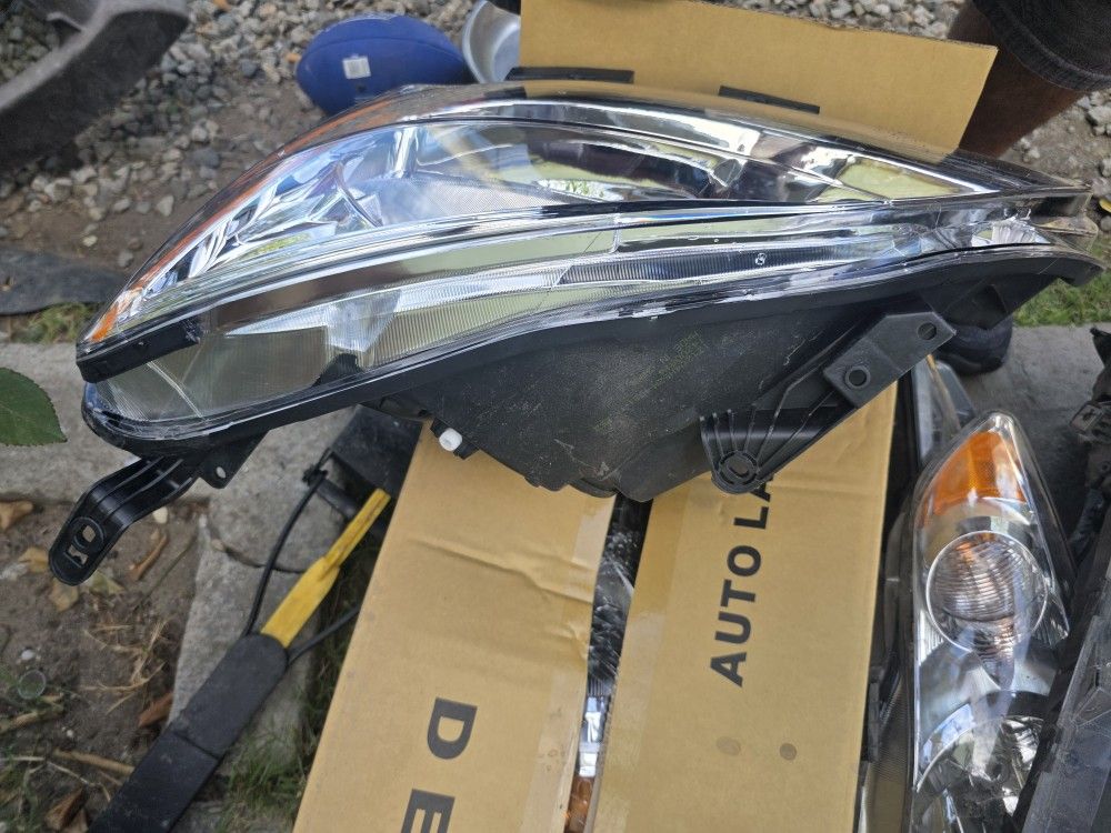 17 Sentra Headlight