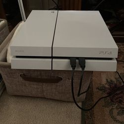 PS4  (Does Not Have A Controller)