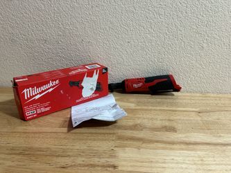 Milwaukee M12 3/8” Ratchet Like New (Como Nueva)