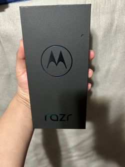 Motorola razr 2024 