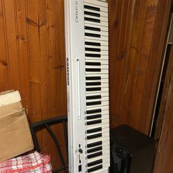 Used Samson Carbon 61 keyboard
