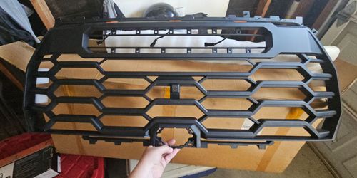 2022-2023 toyota tundra grille
