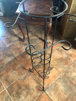Wine bottle holder